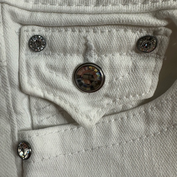 True Religion White Crystal button and rivets Jeans ex 26 x 33.5” inseam - Picture 10 of 12